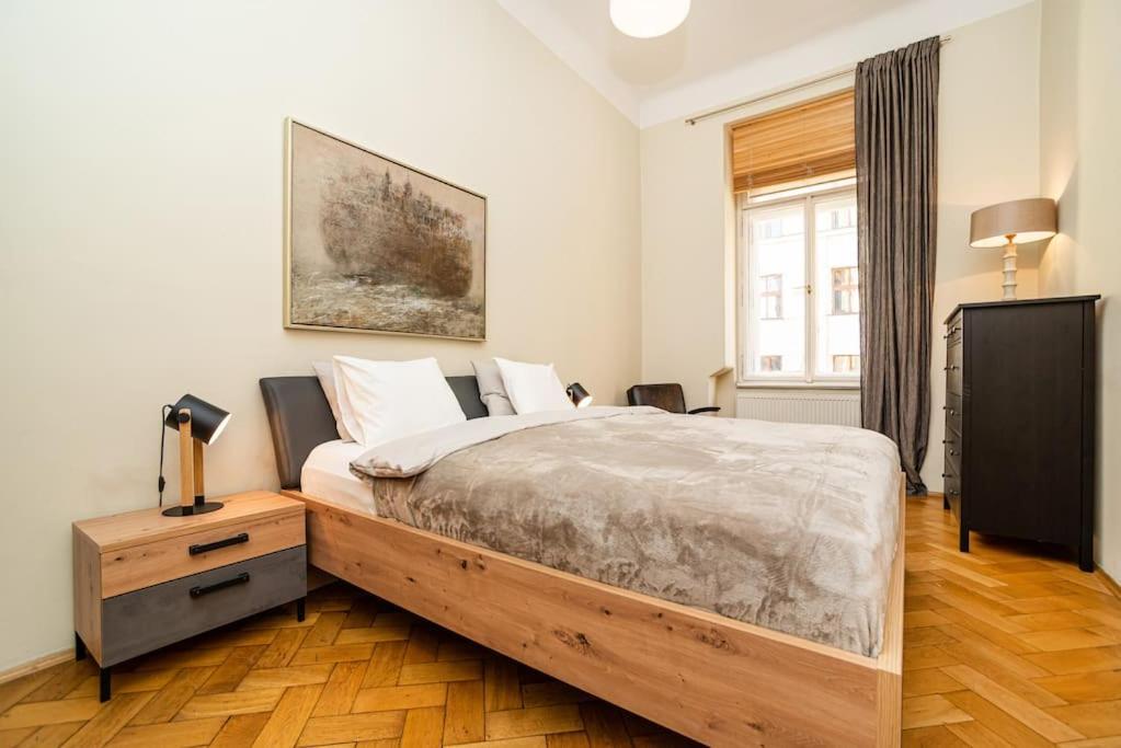 Large And Modern Apartment In The Heart Of Prague Exterior photo
